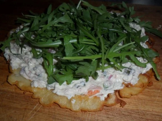 pfannenkuchenröllchen mit lachskäsecreme und rucola - Rezept - Bild Nr. 7