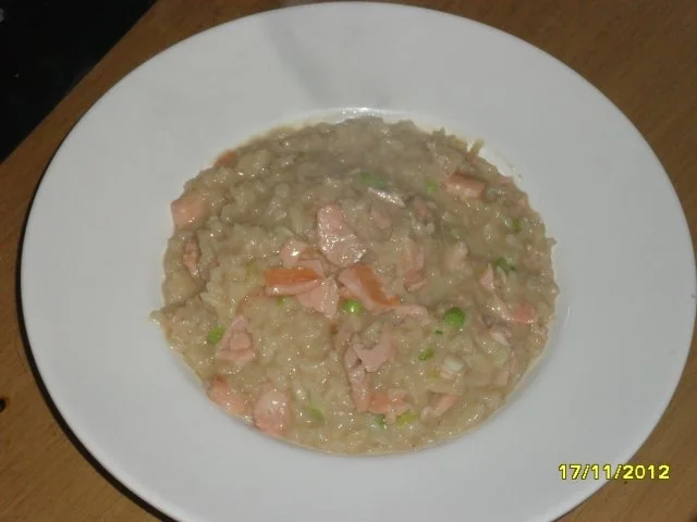 Rezept: Risotto mit Limetten - Räucherlachs und Frühlingszwiebeln Risotto mit Limetten - Räucherlachs und Frühlingszwiebeln - Rezept