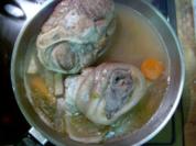 Eisbein mit Fleischbrühe - Rezept