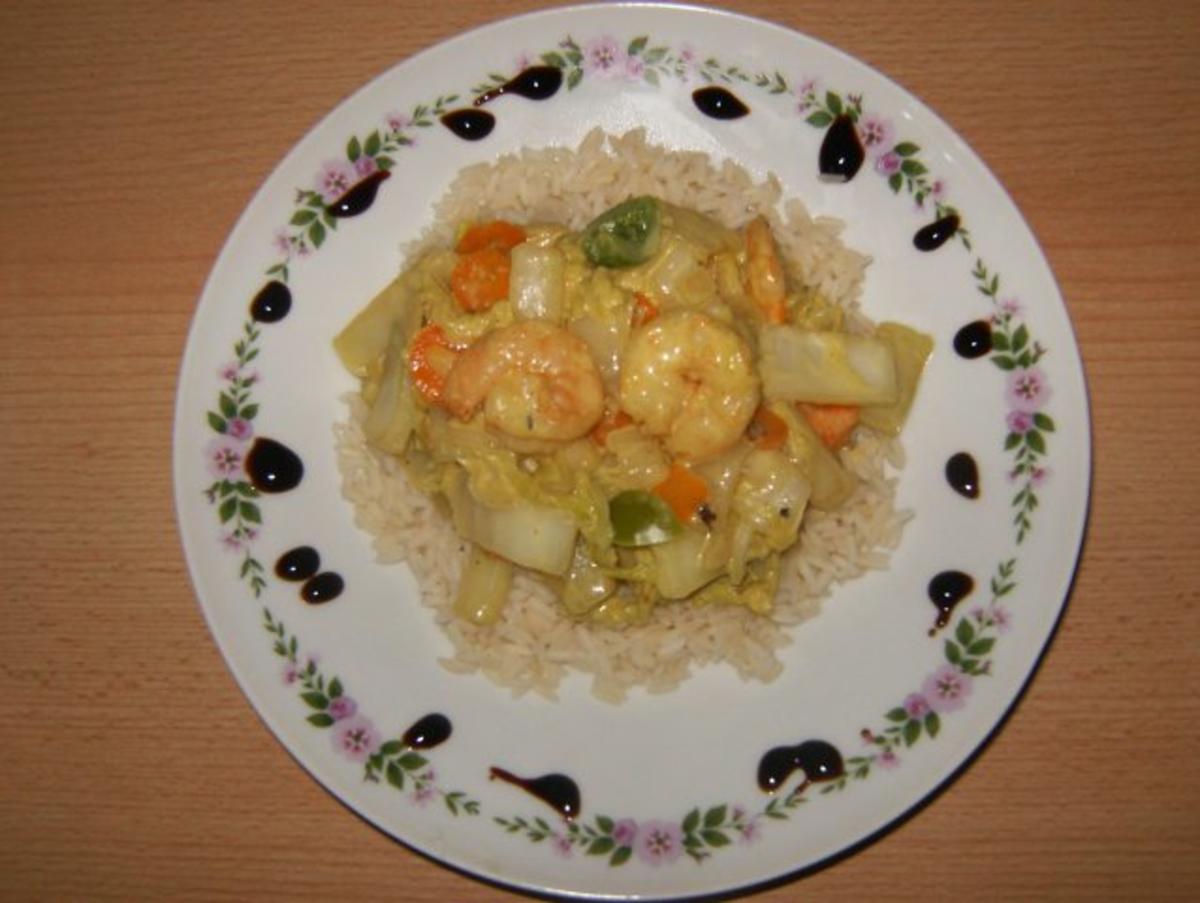 Chinakohl-Curry mit Reis und Riesengarnelen - Rezept