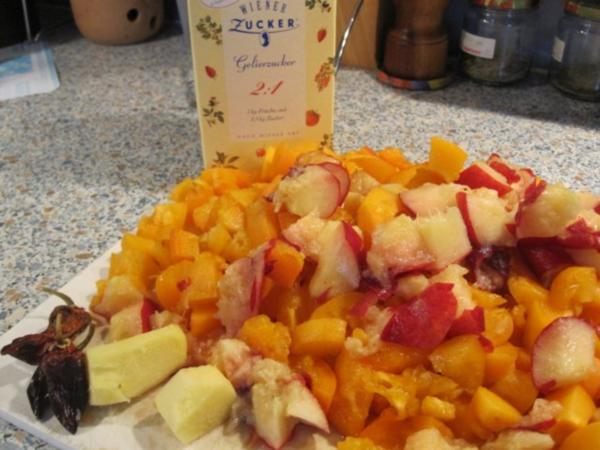 Marillen-Pfirsich-Ingwer-Chili-Marmelade - Rezept - kochbar.de