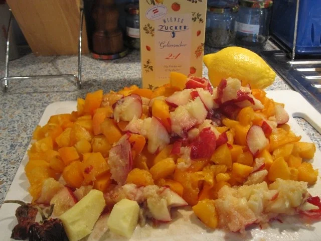 Rezept: Marillen-Pfirsich-Ingwer-Chili-Marmelade Bild Nr. 2 Marillen-Pfirsich-Ingwer-Chili-Marmelade - Rezept - Bild Nr. 2