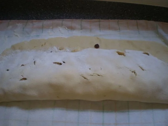 Rezept: Südtiroler Apfelstrudel Bild Nr. 8 Südtiroler Apfelstrudel - Rezept - Bild Nr. 8