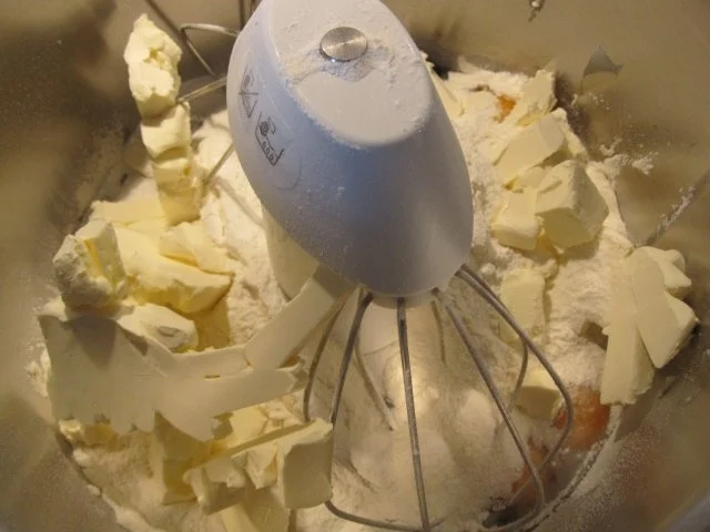 MARILLENKUCHEN (hatte noch tiefgefrorene Marillen, die mussten aus dem TK-Schrank) :)) - Rezept - Bild Nr. 4