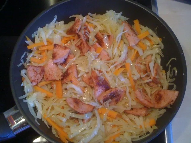 Rezept: Leo´s Kraut - Wurst - Pfanne Leo´s Kraut - Wurst - Pfanne - Rezept