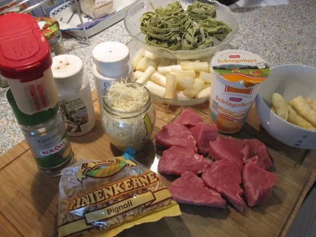 Rezept: Schweinefilet in Meerrettichsauce, weißem Spargel und Pinienkernen Bild Nr. 2 Schweinefilet in Meerrettichsauce, weißem Spargel und Pinienkernen - Rezept - Bild Nr. 2