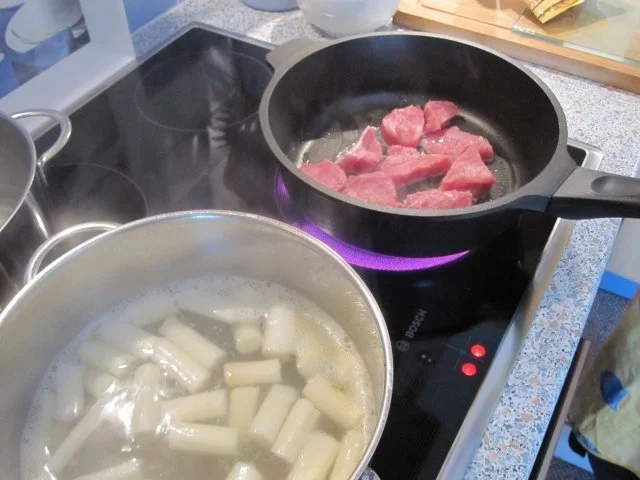 Rezept: Schweinefilet in Meerrettichsauce, weißem Spargel und Pinienkernen Bild Nr. 3 Schweinefilet in Meerrettichsauce, weißem Spargel und Pinienkernen - Rezept - Bild Nr. 3