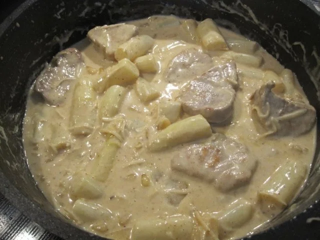 Rezept: Schweinefilet in Meerrettichsauce, weißem Spargel und Pinienkernen Bild Nr. 6 Schweinefilet in Meerrettichsauce, weißem Spargel und Pinienkernen - Rezept - Bild Nr. 6