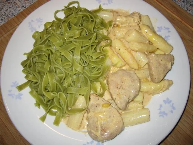 Rezept: Schweinefilet in Meerrettichsauce, weißem Spargel und Pinienkernen Bild Nr. 8 Schweinefilet in Meerrettichsauce, weißem Spargel und Pinienkernen - Rezept - Bild Nr. 8