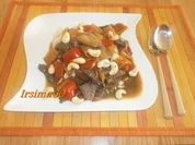 Rindfleisch mit Paprika, Zwiebeln und Cashewnüssen - Rezept