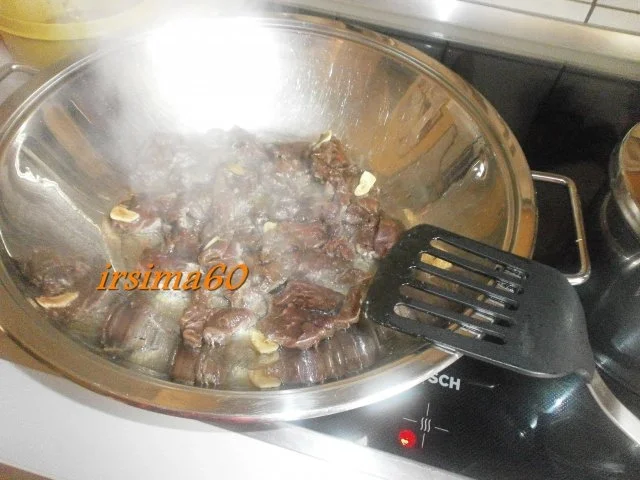 Rindfleisch mit Paprika, Zwiebeln und Cashewnüssen - Rezept - Bild Nr. 3