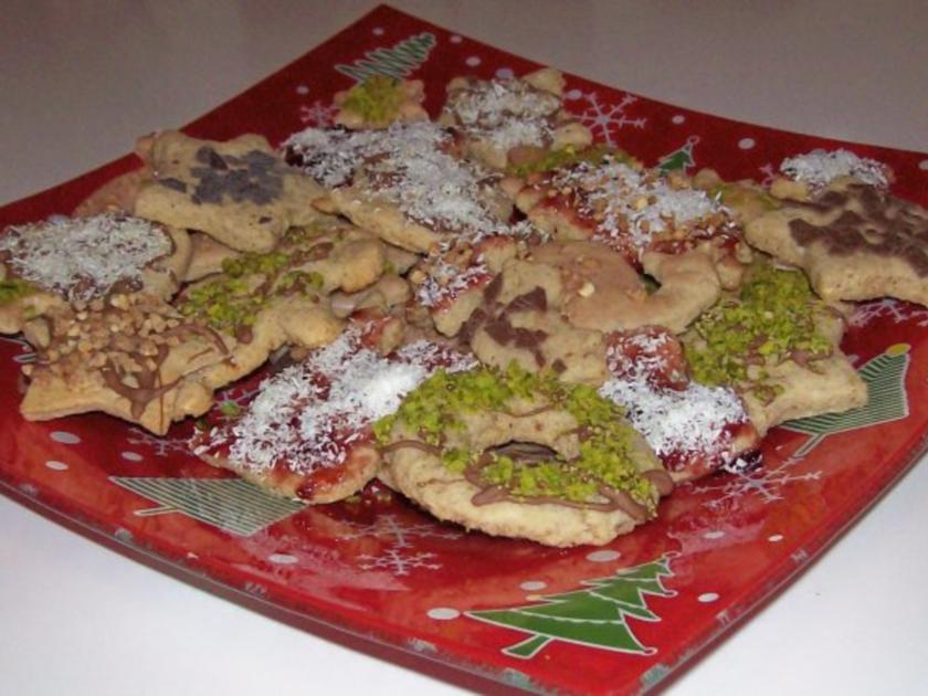 Bunte Haselnuss-Gewürz-Plätzchen - Rezept - kochbar.de