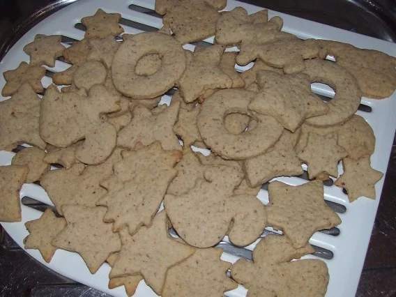 Bunte Haselnuss-Gewürz-Plätzchen - Rezept - Bild Nr. 7