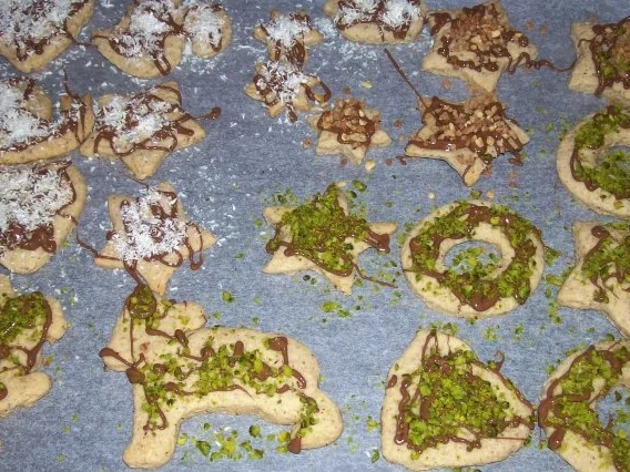 Bunte Haselnuss-Gewürz-Plätzchen - Rezept - Bild Nr. 9