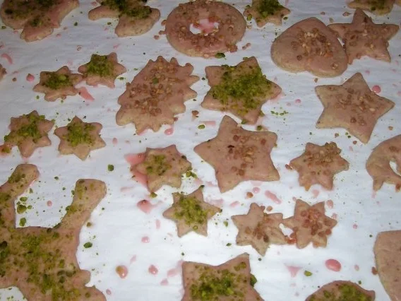 Bunte Haselnuss-Gewürz-Plätzchen - Rezept - Bild Nr. 10