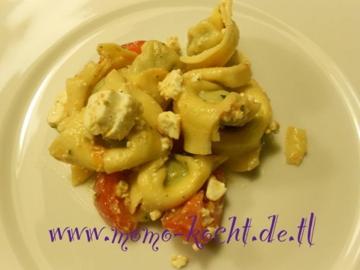 Tortelloni Salat mit Tomaten und Feta - einfach - 88 kcal/100g