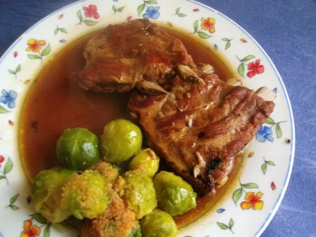 knusprige fleischige Rippchen  mit Rosenkohl in Semmelbrösel - Rezept - Bild Nr. 2