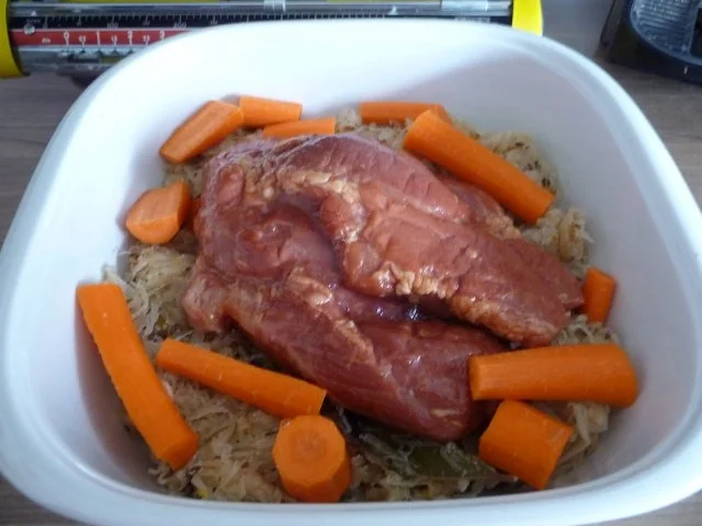 Rezept: Schwein : Schäufele auf Mandarinen-Sauerkraut mit oder ohne Kümmelkartoffeln Bild Nr. 4 Schwein : Schäufele auf Mandarinen-Sauerkraut mit oder ohne Kümmelkartoffeln - Rezept - Bild Nr. 4