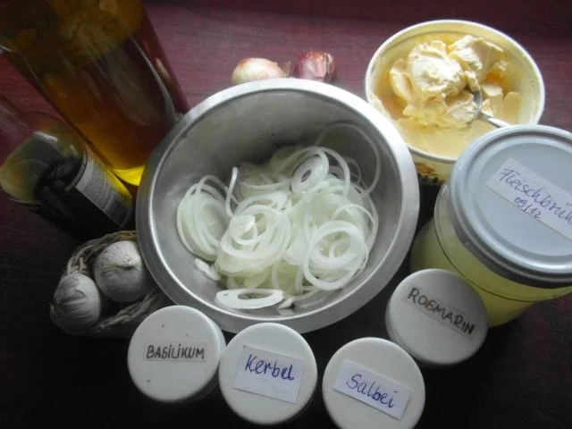 Preiswerte Zwiebelsuppe aus Oma`s Kochbuch - Rezept