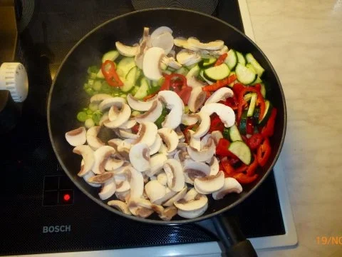 Rezept: Schnelle Hähnchenbrust mit Gemüse Bild Nr. 3 Schnelle Hähnchenbrust mit Gemüse - Rezept - Bild Nr. 3