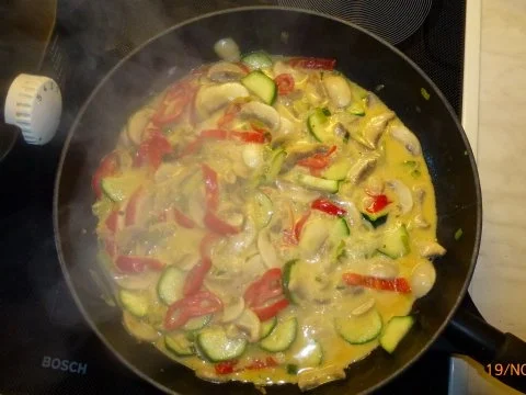 Rezept: Schnelle Hähnchenbrust mit Gemüse Bild Nr. 4 Schnelle Hähnchenbrust mit Gemüse - Rezept - Bild Nr. 4