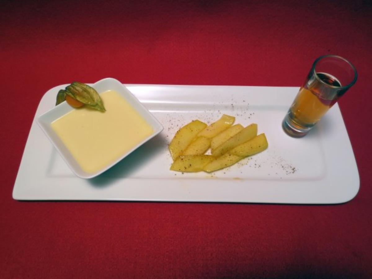 Weiße Schokoladencreme mit Calvados-Apfelspalten - Rezept - kochbar.de