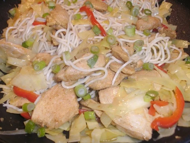 Weißkohl-Nudeln mit Hähnchenfilet - Rezept - Bild Nr. 2