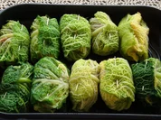 Rezept: Wirsing-Kohlrouladen pikant Wirsing-Kohlrouladen pikant - Rezept