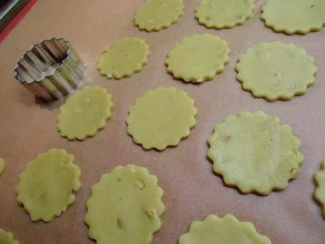 Rezept: Erdnuss-Plätzchen mit Schokocreme gefüllt Bild Nr. 3 Erdnuss-Plätzchen mit Schokocreme gefüllt - Rezept - Bild Nr. 3