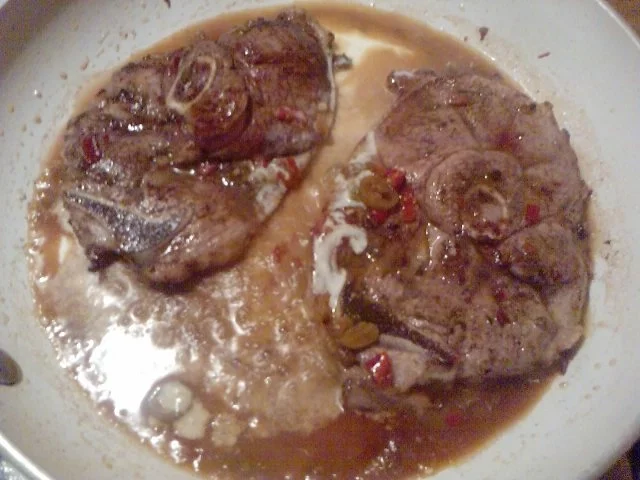 Rezept: 2-FACH HEREINGELEGTES MANCHE MÖGENS SCHARF-LAMMSTEAK BADET IM VINO ROSSO Bild Nr. 7 2-FACH HEREINGELEGTES MANCHE MÖGENS SCHARF-LAMMSTEAK BADET IM VINO ROSSO - Rezept - Bild Nr. 7