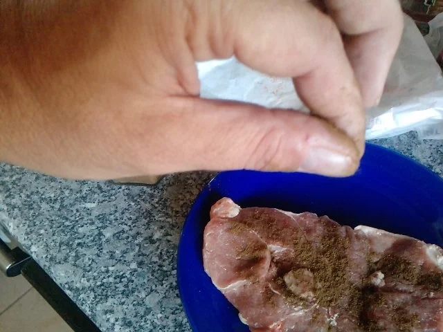 Rezept: 2-FACH HEREINGELEGTES MANCHE MÖGENS SCHARF-LAMMSTEAK BADET IM VINO ROSSO Bild Nr. 2 2-FACH HEREINGELEGTES MANCHE MÖGENS SCHARF-LAMMSTEAK BADET IM VINO ROSSO - Rezept - Bild Nr. 2