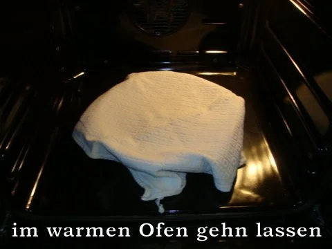 Rezept: Südtiroler Früchte-Nuss Stollen Bild Nr. 8 Südtiroler Früchte-Nuss Stollen - Rezept - Bild Nr. 8