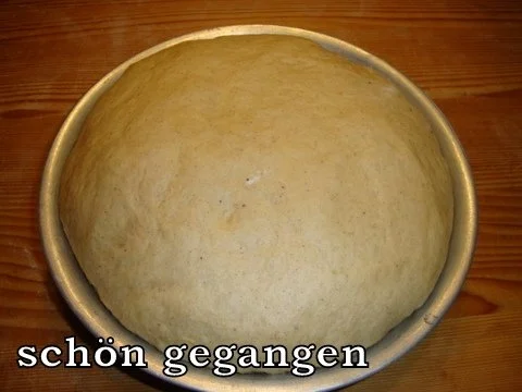 Rezept: Südtiroler Früchte-Nuss Stollen Bild Nr. 9 Südtiroler Früchte-Nuss Stollen - Rezept - Bild Nr. 9