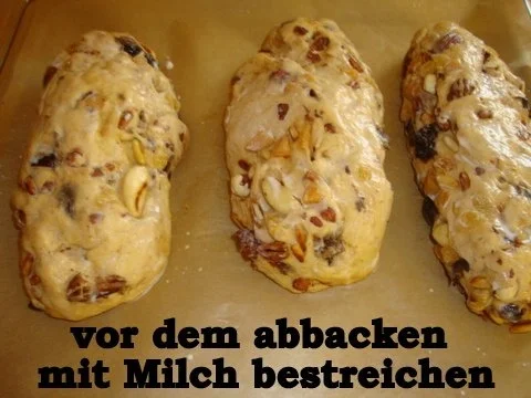 Rezept: Südtiroler Früchte-Nuss Stollen Bild Nr. 13 Südtiroler Früchte-Nuss Stollen - Rezept - Bild Nr. 13