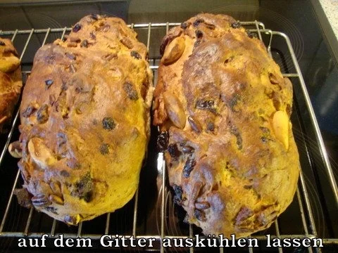 Rezept: Südtiroler Früchte-Nuss Stollen Bild Nr. 14 Südtiroler Früchte-Nuss Stollen - Rezept - Bild Nr. 14