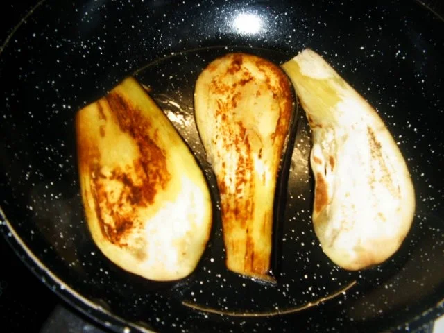 Auberginröllchen in Tomatensoße - Rezept - Bild Nr. 5