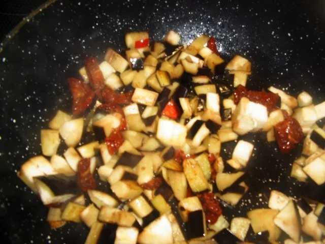 Auberginröllchen in Tomatensoße - Rezept - Bild Nr. 8