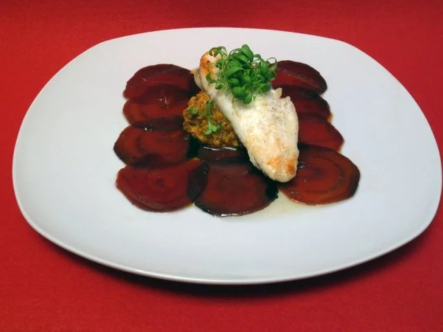 Rote Bete Carpaccio an Nusspesto und Filet vom Seeteufel - Rezept