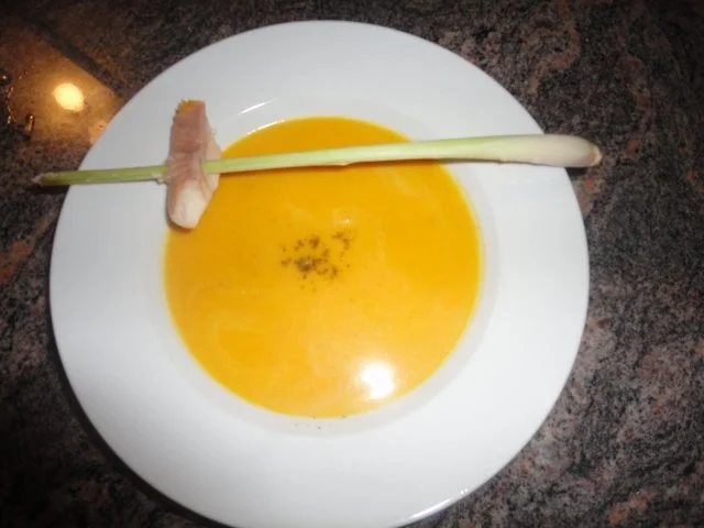 Hokkaido Süppchen mit Zitronengras & Kokosmilch - Rezept