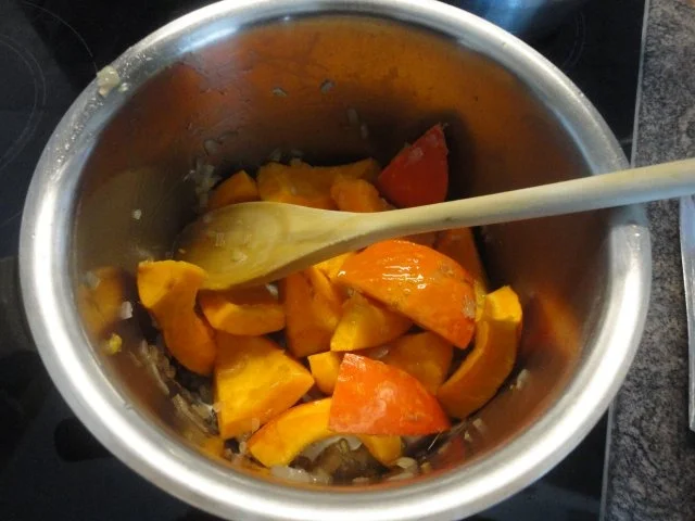 Hokkaido Süppchen mit Zitronengras & Kokosmilch - Rezept - Bild Nr. 3