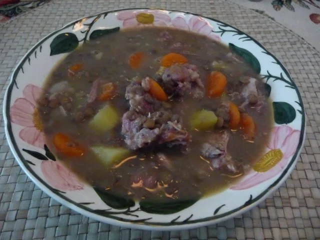 Suppen & Eintöpfe :  Linseneintopf mit Schälrippchen - Rezept