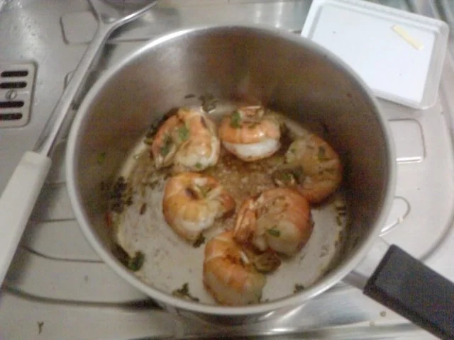 Rezept: GAMBAS TUMMELN SICH AUF SCHARFEM ASIA-GEMÜSE UND BREITEN NUDELN Bild Nr. 8 GAMBAS TUMMELN SICH AUF SCHARFEM ASIA-GEMÜSE UND BREITEN NUDELN - Rezept - Bild Nr. 8