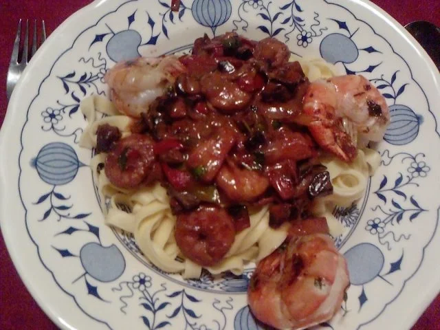 Rezept: GAMBAS TUMMELN SICH AUF SCHARFEM ASIA-GEMÜSE UND BREITEN NUDELN Bild Nr. 10 GAMBAS TUMMELN SICH AUF SCHARFEM ASIA-GEMÜSE UND BREITEN NUDELN - Rezept - Bild Nr. 10