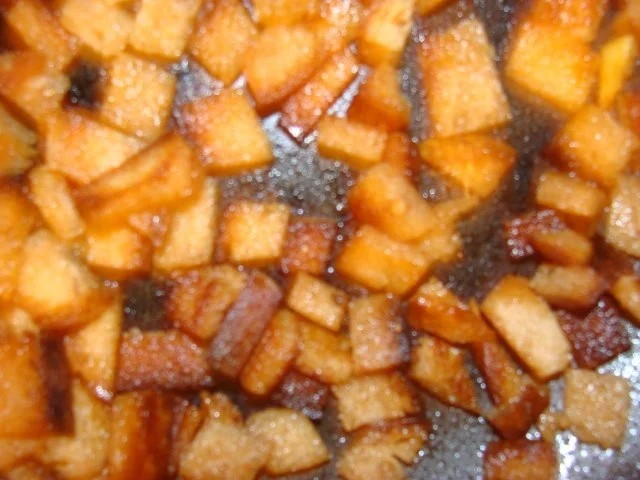 Salat :  Gemischter Käsesalat mit Bratkartoffelwürfelchen und Schwarzbrotcroutons - Rezept - Bild Nr. 4