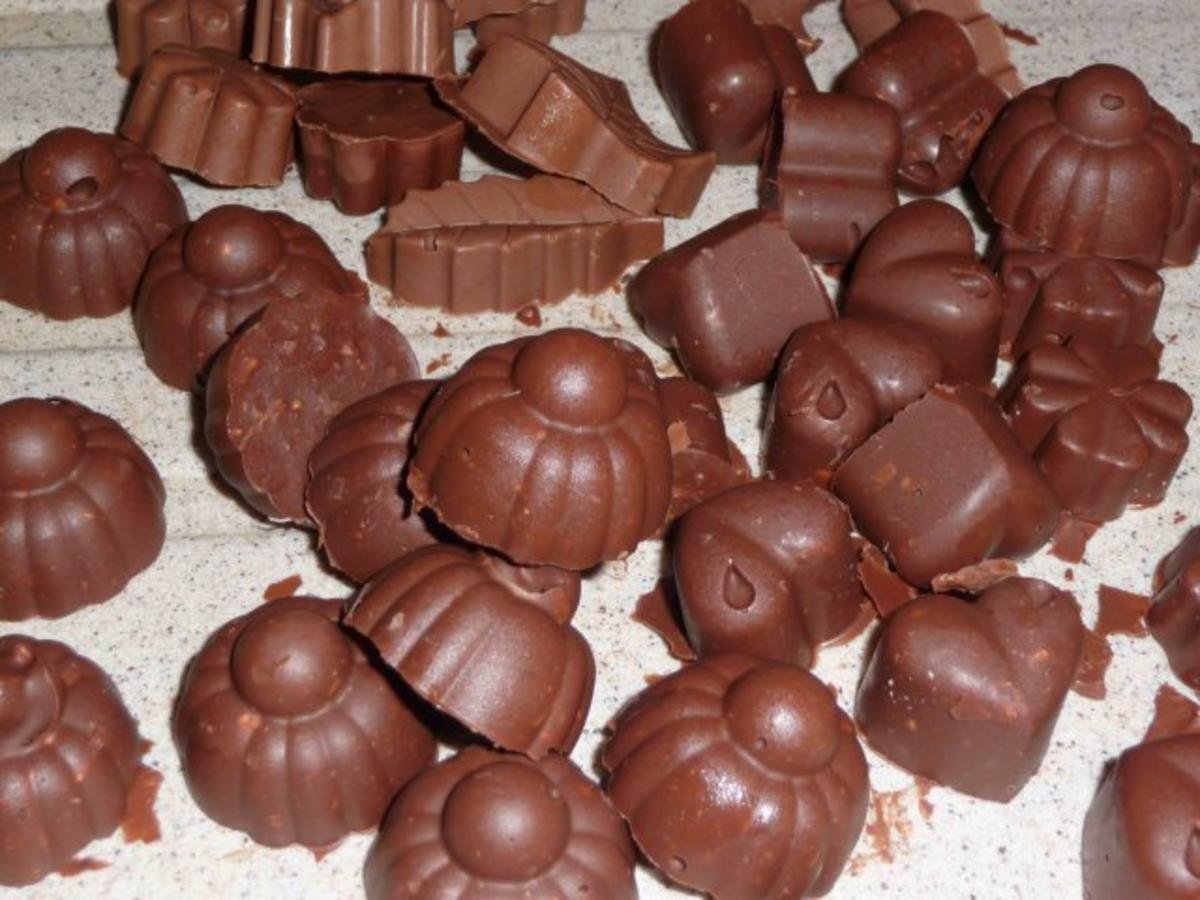 Schokopralinen mit Vollmilchschokolade und Zartbitterschokolade ...