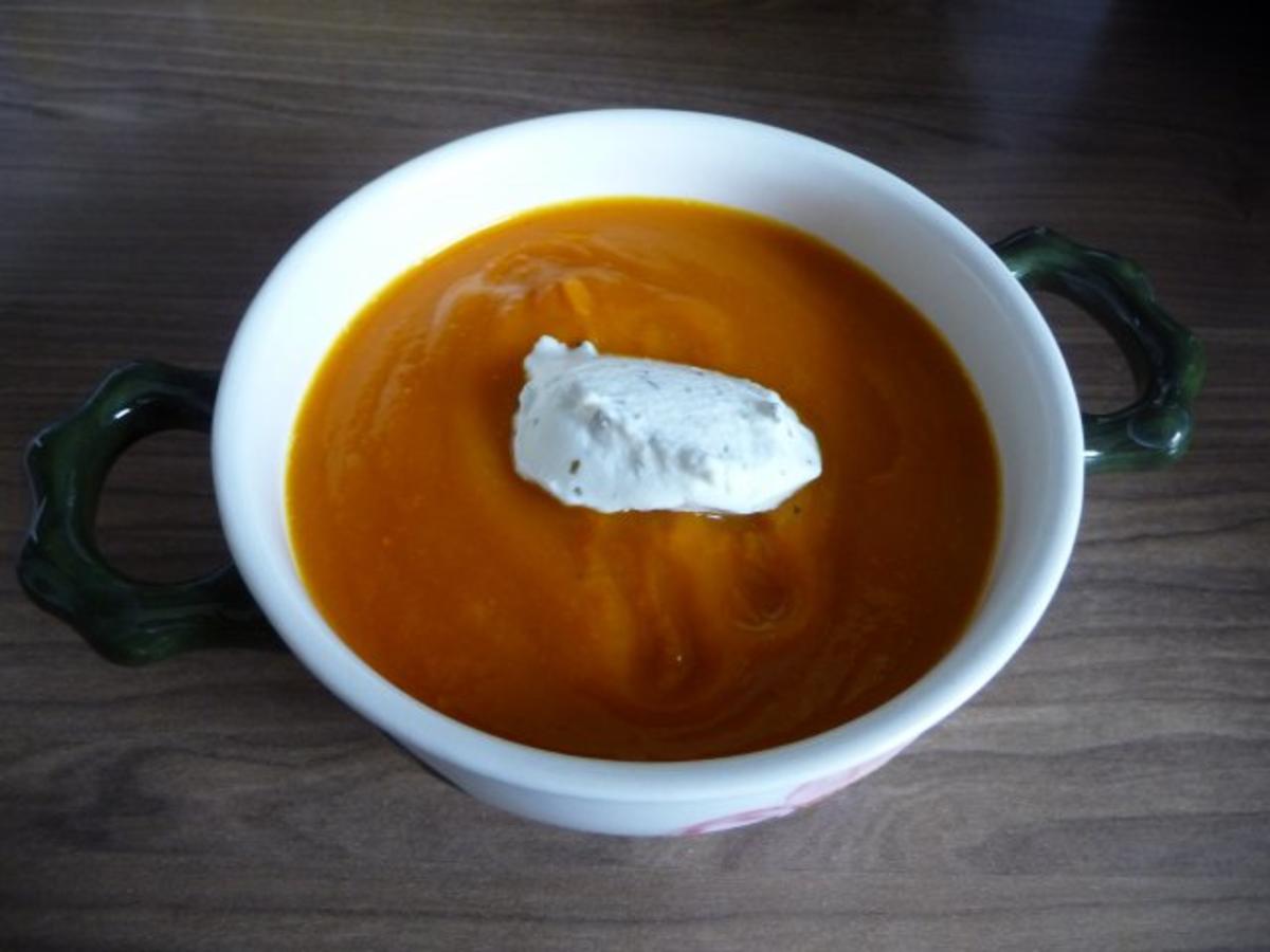 Küchenfee : Kürbissuppe mit Crème fraîche - Rezept - Bild Nr. 2