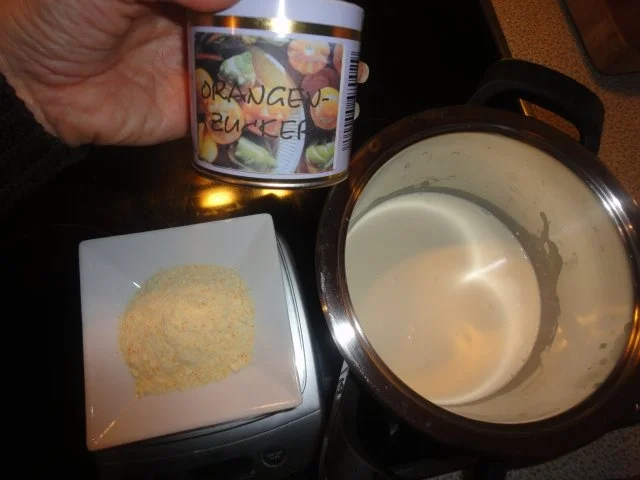 Orangen Panna Cotta an Campari-Reduktion - Rezept - Bild Nr. 3