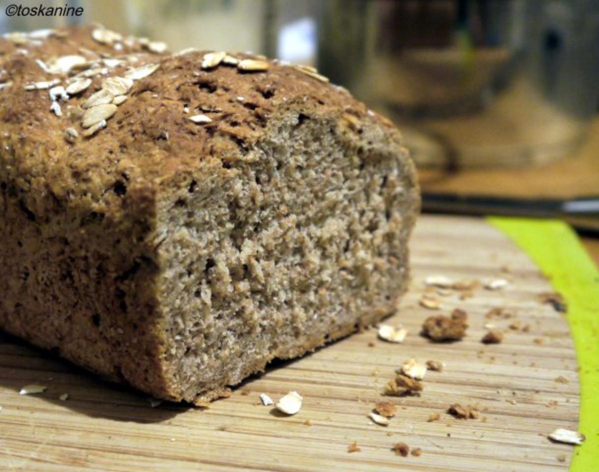 Bilder für Weizenvollkornbrot mit Haferflocken und Buttermilch - Rezept