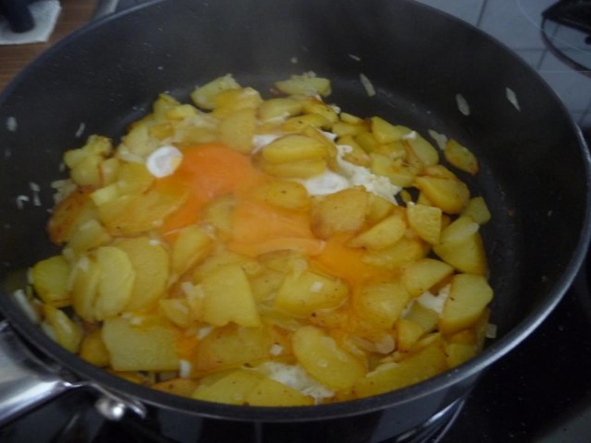 Unter 30 Minuten : Brakartoffeln mit Ei und Salat dazu - Rezept - Bild Nr. 6