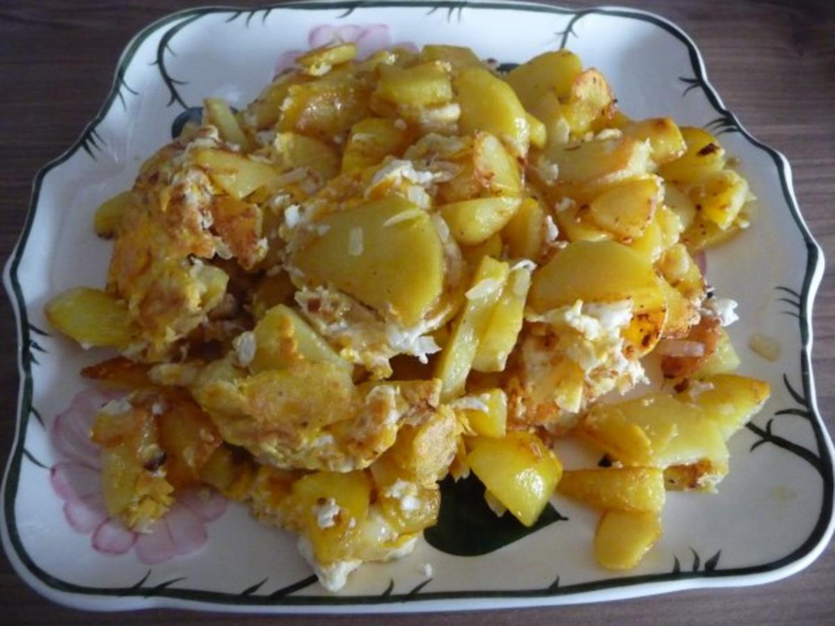 Unter 30 Minuten : Brakartoffeln mit Ei und Salat dazu - Rezept - Bild Nr. 2
